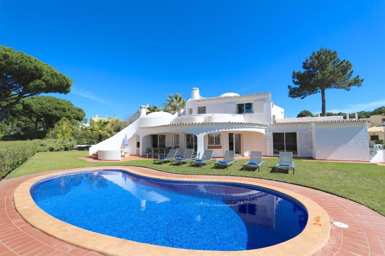 Traditional Portuguese Villa 5 Bedrooms Villa Girassol Prime Location Close To Restaurants Bars Vilamoura Quarteira Bagian luar foto